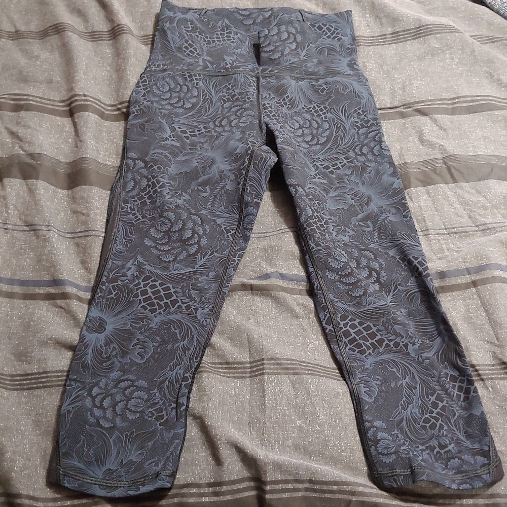 NWOT Train time crops